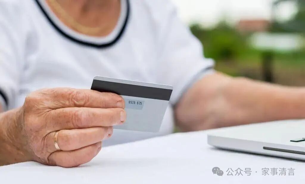 父母把存折交给子女管，算不算赠与？2026年法律明确界定